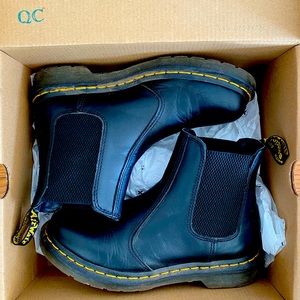 Dr. Martens 2976 WOMEN'S SMOOTH LEATHER CHELSEA BOOTS size 7 black